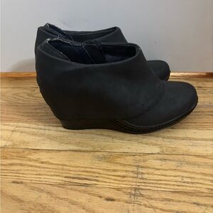 Dr. Scholl's Black Wedge leather ankle boots size 7.5 EUC